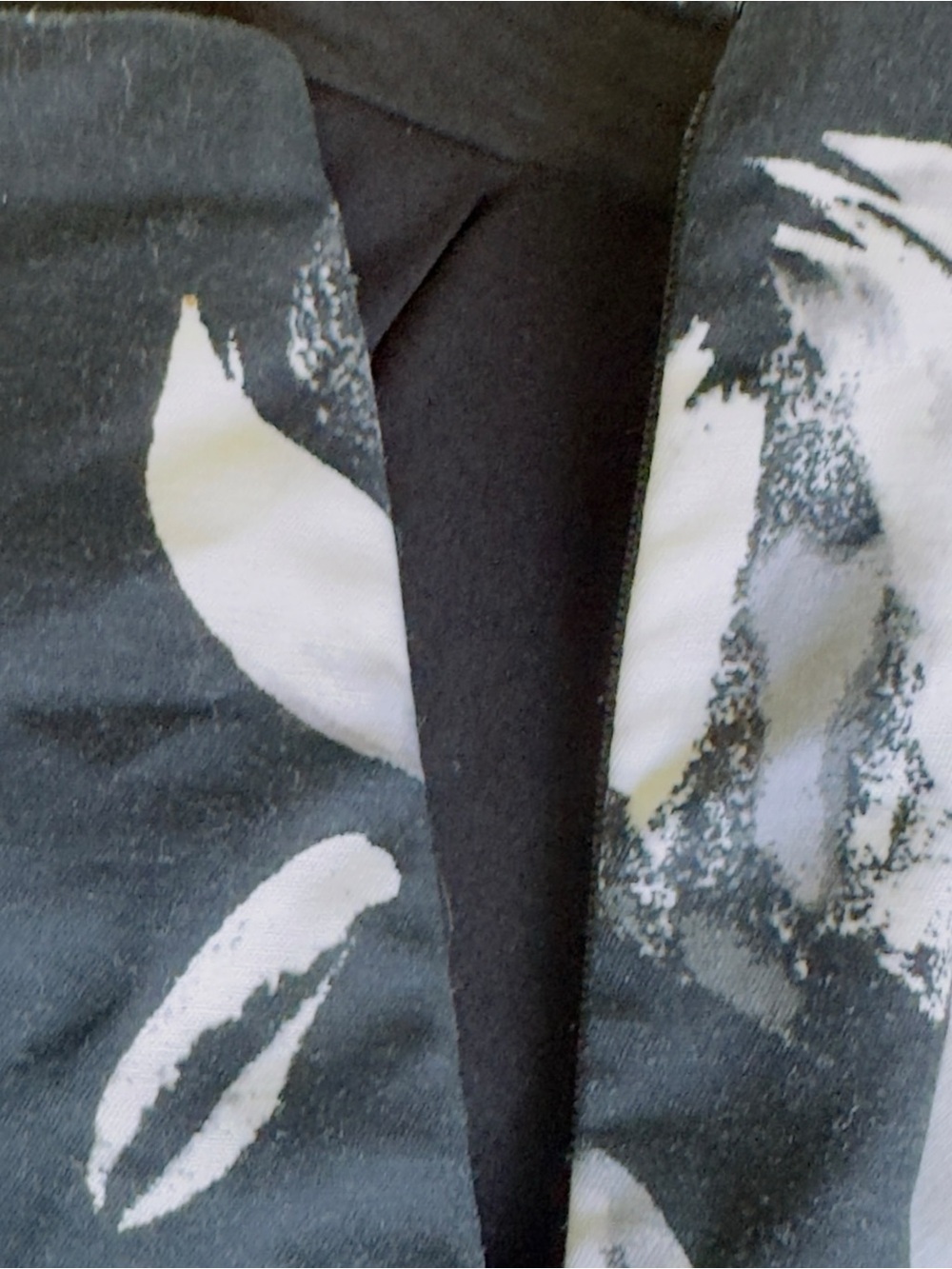 The Limited Black White Floral Pencil Skirt Size 8 Side Zip Workwear EUC - Picture 7 of 9